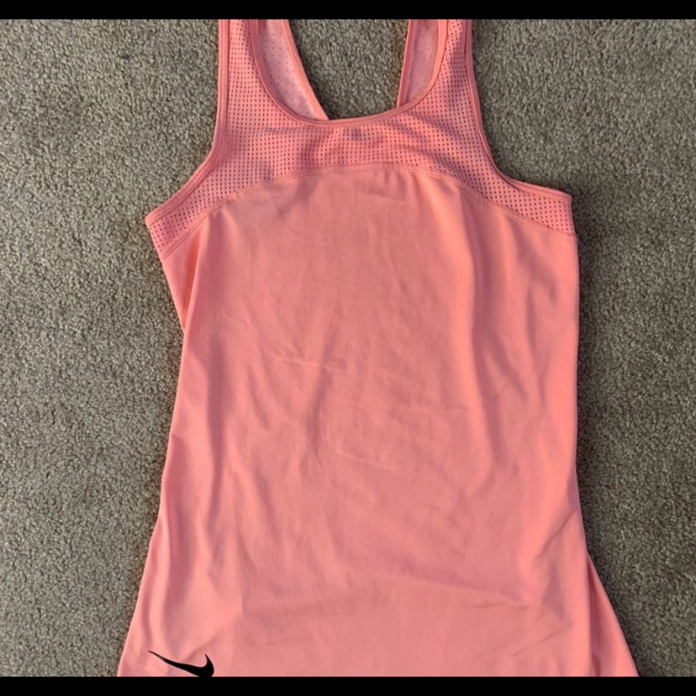 Nike women’s XS hyper cool tank top